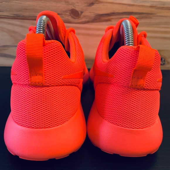 New Nike Roshe One Women's Bright Orange Coral - Picture 6 of 8